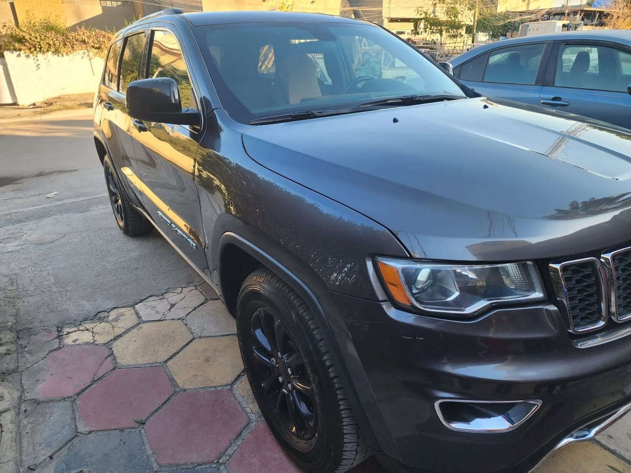 السلام عليكم ..
جيب لاريدو للبيع 🚨
الموديل 2021 امريكي كلين تايتل 
وطلع بيها باب السايق والخلفي بيهن كلير من امريكا فقط 
واكو رصعات خفيفه بجهت باب الصدر والخلفي 
العداد ( 67 ميل )
السعر :. 25 الف دولار وبيها مجال  

الموصفات 
ويل قياس 18 انج تخم تايرات جديد صارلهن شهر من شادهن.. صدر جديد 
شاشه دواره 
ستيرن كهرباء 
تشغيل عن بعد 
صندوق كهرباء 
المقعد الامامي والسايق كهربائيه
المقاعد الاماميه تدفئه 
تدفئه سترين 
سستم صوت 
حساسات خلفيه 
مرايا متحسسه للضوء العالي 
توقف تلقائي خلفي 
محدد سرعه 
السياره مال بيت جديده بمعنى الكلمه الله شاهد.
رقمي للاستفسار 
***********
