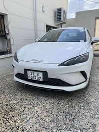 Byd 2025 sel5 مواصفات شركة  ويل اسود  للبيع زيرو زيرو  مرقم بغداد كامل...