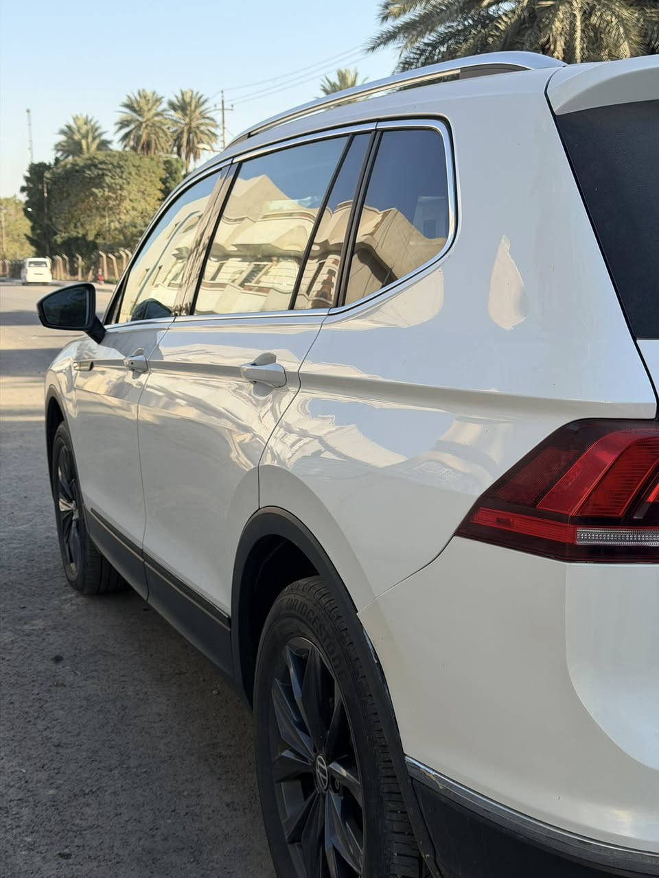 السلام عليكم للبيع تيكوان 2023 وراد امريكي كلين ماشيه 40ميل السعر 235ورقه بيها مجال بسيط رقم اربيل بسمي تحويل شرط مواصفاتSE بنوراما بصمه تشغيل عن بعد راد جانبي خلفي امامي شاشه جيتيتال مكان السياره بغداد الكاظمية رقمي ***********
