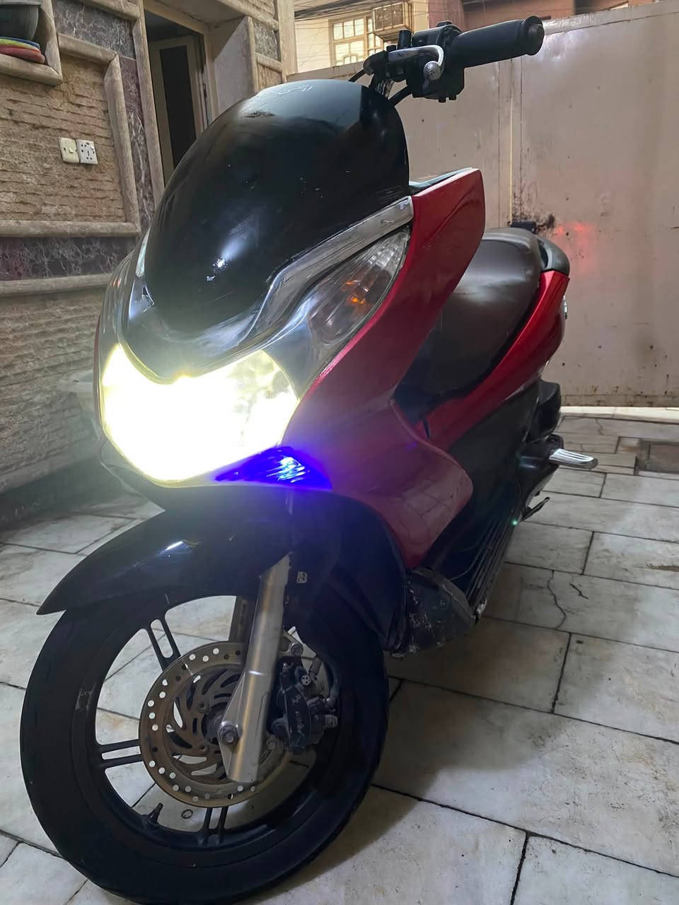 السلام عليكم دراجه pcx للبيع جيل اول ياباني دراجه حلوه وناعمه محرك 150 نقص بريك امامي
كفرات بلادي حساس ستاند شغال سعرهه ١١٥٠ وبيهه مجال
رقمي ***********
مكاني بغداد الطالبيه
