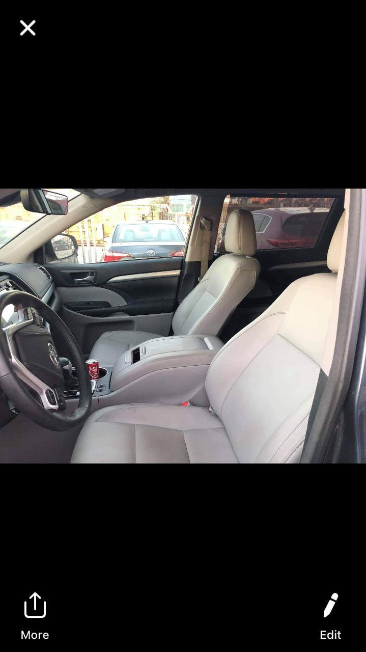 السلام عليكم تيوتا هايلندر 2018 جاهزه 7 راكب وارد أمريكي حادثه موضح بصور المنشور محرك 6 سلندر لاتنقيص ولا تبخير خير من الله .باقي التفاصيل والاستفسار الاتصال على 
***********
