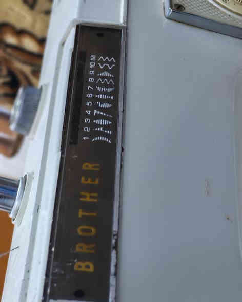 مكينه براذر للبيع كامله مكمله نقص بس جنطه مكسوره موماموجوده مكسوره وهاي كدامكم كل شغله وتجي تفحصه وتاخذه سعره 125وبيه مجال بصيط الشراي يتصل وبي خير ويدلل ***********
