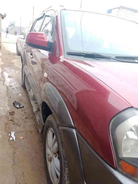 توسان المقدسه غني عن التعريف موديل 2009 خليجي
رقم بغداد.. مكفوله كفاله عامه 
مكينه الفين دوش 
تخم تاير 
مابيهه قطعه صبغ 
السيارة بسمي تحويل ثاني يوم 
صدر امامي جديد 
صدر خلفي جديد السعر 118
بيهه مجال 
كامره دوره
شاشا كبيرة 
تبريد تدفئه شغال 
حساسات خلفيه 
المكاني بغداد حي النصر 
رقم الهاتف ***********
***********
