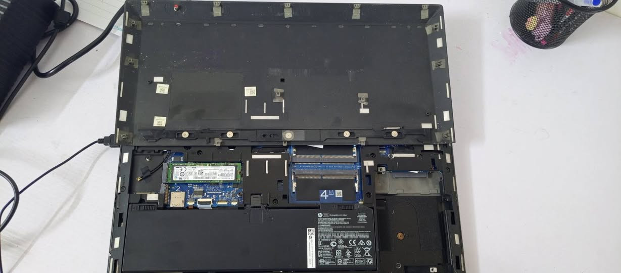 💻 لابتوب للبيع – HP ZBook 15 G3

جهاز قوي جداً ومناسب للشغل الثقيل والتصميم 👌

🔹 المعالج: Intel Core i7
🔹 الرام: 16GB
🔹 التخزين: SSD سريع
🔹 كرت الشاشة: NVIDIA Quadro P1000 (ممتاز للتصميم والمونتاج)
🔹 كرت شاشة إضافي: Intel UHD
🔹 الشاشة: 15.6 إنچ

✔ مناسب لبرامج التصميم والهندسة والمونتاج
✔ أداء سريع وما يعلق
✔ جهاز عملي وقوي

💰 السعر: 480 ألف دينار عراقي

📍 الموقع: الحلة – شارع 80
📞 للتواصل خاص

الجهاز بحالة جيدة وجاهز للاستخدام 👍 حلة, بابل


**إذا كنت صاحب هذا الإعلان وتريد حذفه لأي سبب، رجاءا أرسل رسالة إلى الدعم الفني**