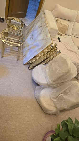 ميز طعام جديد غير مستخدم نظافة 100%
الوجه جام سهل التنظيف
الطول 130 ,170 
العرض 80 
كراسي عدد 6 
يتكبر و يتصغر بسهولة 
السعر 215 الف مع التوصيل لكافة مناطق البصرة
للاستفسار الاتصال على الرقم *********** البصرة
