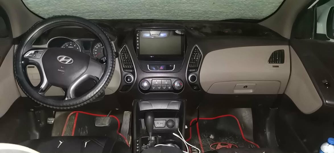 توسان موديل  2011 خليجي
محرك 2400 دوش
بيها جاملغ عكس السائق صبغ وبنيد مبدل بلادي بدون صبغ 
محرك مفتوح بس گازگيت على ايدي شرط
ماشيه 277 الف كم
 السعر 135 وبيها مجال بسيط
وترهم مقدمه والباقي مده
للاستفسار
***********
