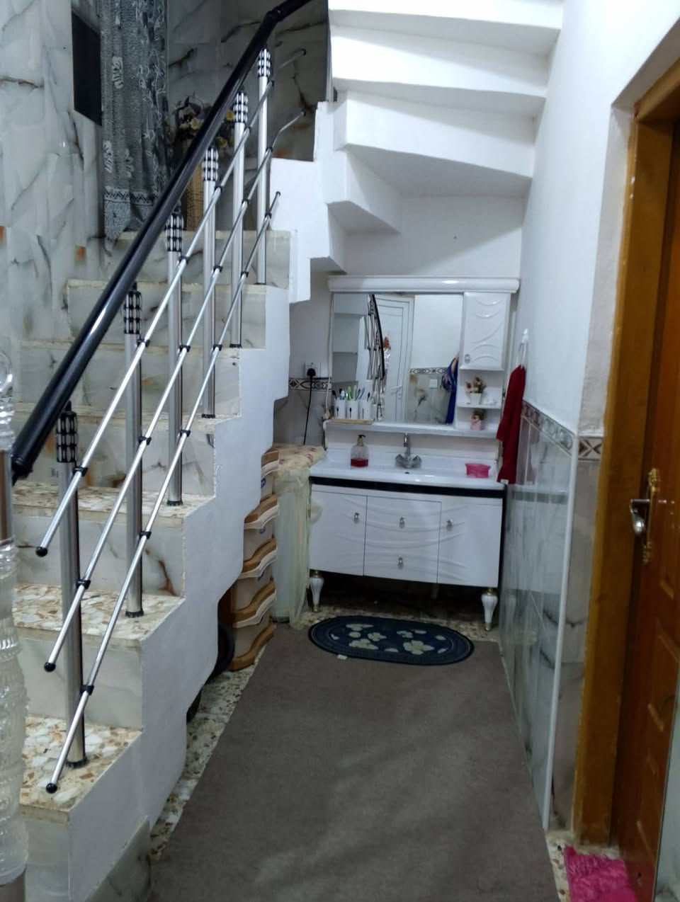 للبيع 
بيت بحي الصدر بناء 2020 المساحة 136 حقيقي  الشارع الي بظهر فرح مول  بالضبط 
طابقين 
الطابق الاول براني ومطبخ وهول وغرفتين وصحيات وتهويات اثنين وطارمة صغيرة 

الطابق الثاني غرفتين وصحيات وبيتونه كاملات 

اضافة الى باقي المساحة مبني فوكهه قاعة جبيرة واصلة للسكف تصلح تصير شقة معزولة عن البيت للاستثمار 

يدزلكم الصور او اذا تحبون تشوفون البيت


**إذا كنت صاحب هذا الإعلان وتريد حذفه لأي سبب، رجاءا أرسل رسالة إلى الدعم الفني**