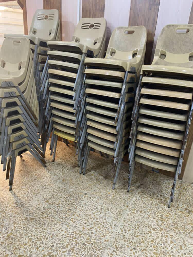 كراسي عدد 80 مع ماصات للبيع نضيفات رقم الهاتف ***********
