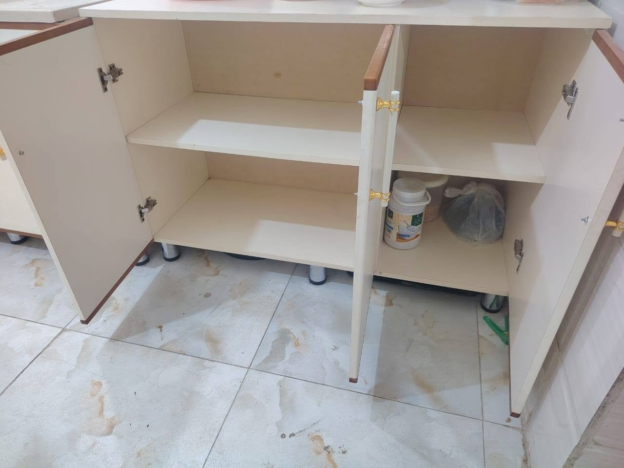سلام عليكم للبيع كاونتر mdf جديد نظيف جداً أستعمال قليل متر وعشرين مع ملحق وسنك مرمر نفس القياس النوع الثقيل مو السوكي رايده ب225 وبي مجال بسيط مكاني كربلاء سيد أسماعيل ***********
