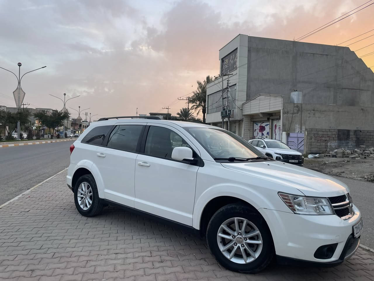 دوج جورني ٢٠١٧
رقم سليمانية 
٦ سلندر 
٧ راكب 
٣ قطع تبريد
ايرباكات سليمه 
ماشية 186000كم 
ضررها فقط شبرين جاملغ الخلفي وباب خلف  السايق مبدل بامريكا 
للاستفسار الاتصال على الرقم 
*********** 
مكان كركوك
