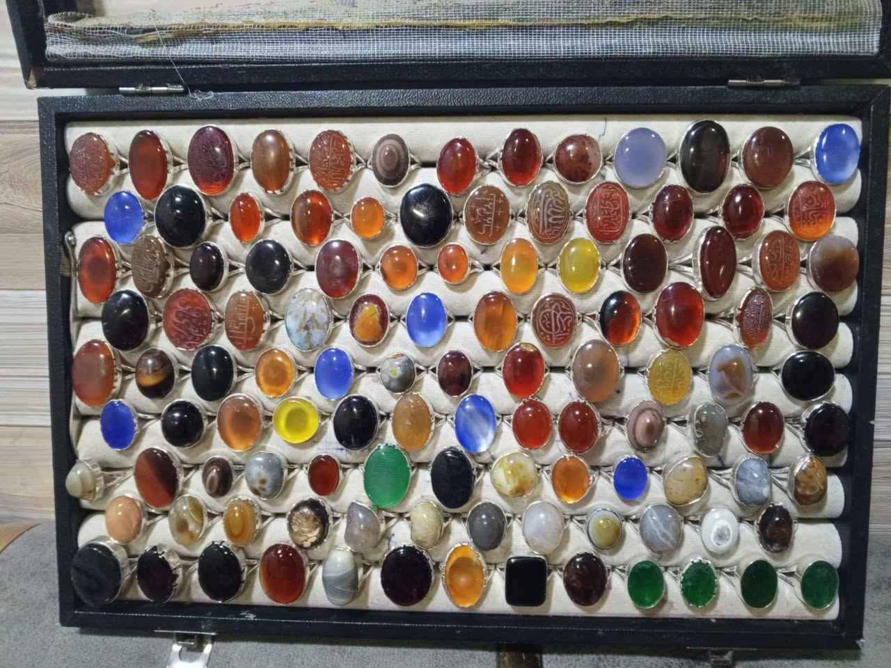 السلام عليكم خواتم صياغات يدويه سعر الخاتم جمله اكو 35 واكو 20 التواصل على الخاص مفرد وجمله للبيع


**إذا كنت صاحب هذا الإعلان وتريد حذفه لأي سبب، رجاءا أرسل رسالة إلى الدعم الفني**
