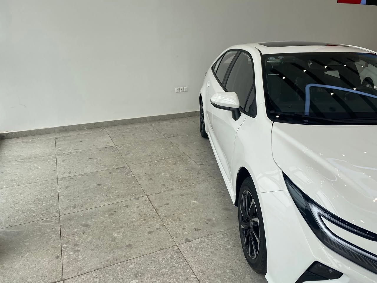 تعلن شركة عمر العبيدي لتجارة السيارات الحديثة 
وصول كورلا الشكل الجديد كليا شكل 26 
بمحرك 1800 هايبرد
واختلاف كلي عن الشكل القديم
من شكل خارجي وداخلي 

وكل هذا بسعر 28,200 مليون (بدون رقم)

صافي بدون كلشي 

‼️مواصفات السيارة

‼️محرك 1800 هايبرد
‼️شاشة وسطية جبيرة
‼️فتحة
‼️كرسي كهرباء ومقاعد جلد اصل

للاتصال والاستفسار 
***********
او زيارة موقع الشركة
بغداد الكريعات شارع المعارض
