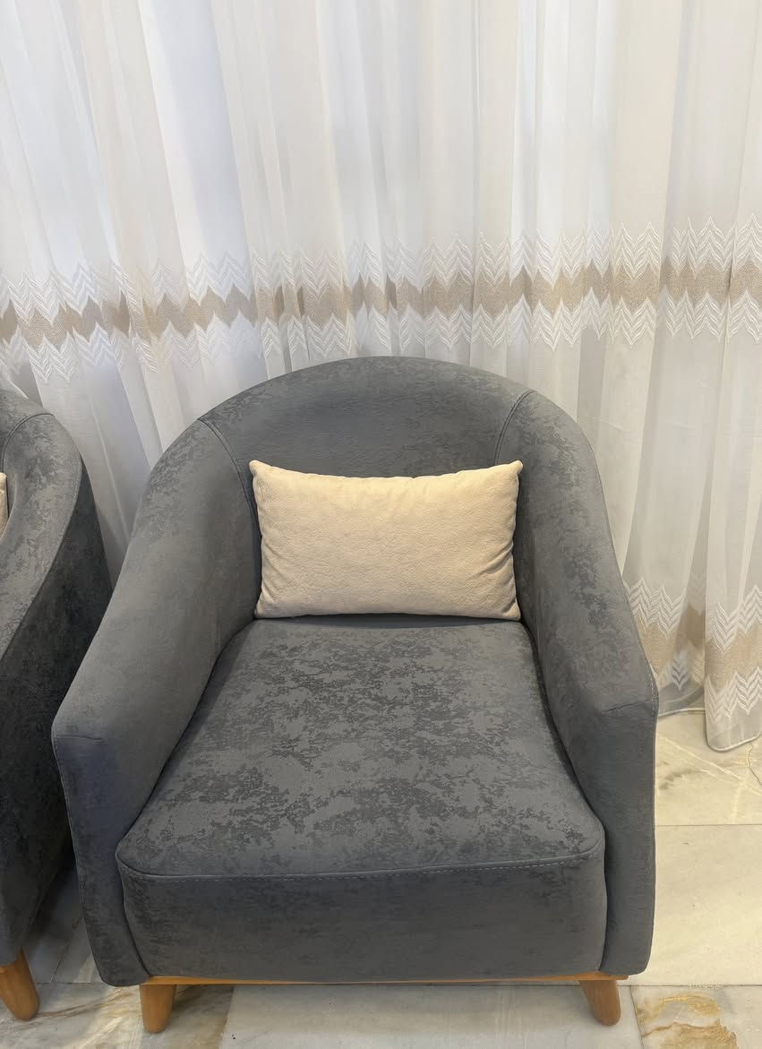 تخم تركي 
8 مقاعد مع طبله و يتحول سرير 
ضمان 5 سنوات
جديد 
سعره 900
للاستفسار ***********
