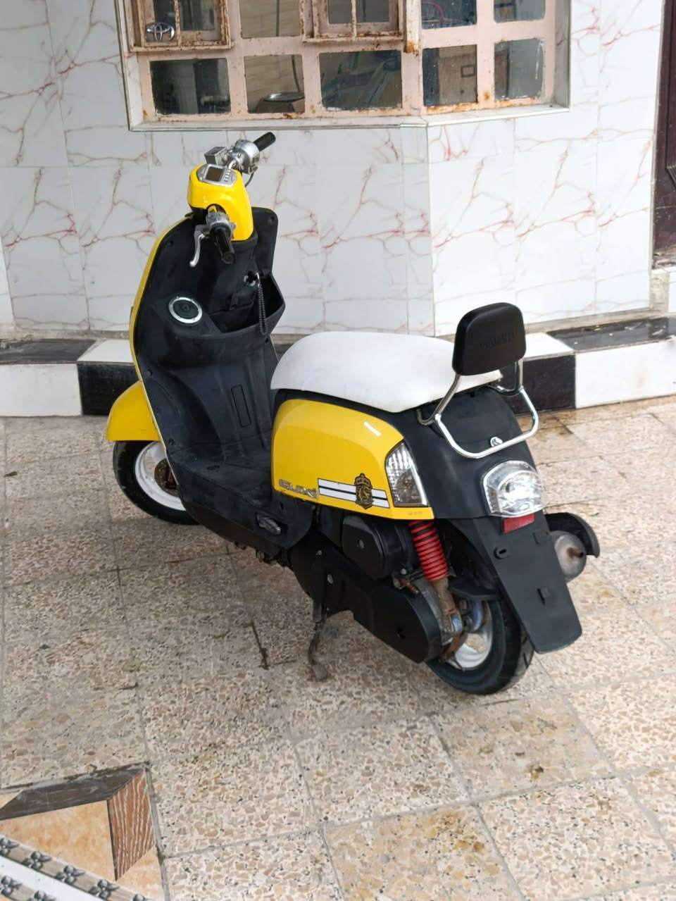 السلام عليكم
مااكس بوليس  ياباني 120
 (محرك ما مفتوح   بلادي شرط الفحص)
 دراجه فوول نضافه وكفرات بلاد كله مختمه
شلعه ومعدل  110 فوول متنكض
كلشي شغال وعل بلاد سلف  اشاير كلوبات سكنات شاشه و عينه  عداد السرعه شغال عداد البانزين شغال  اي نقص ما بيهه 
احلا من صور بالف مره 
سعر900 وبيهه مجال 
شراي يتصل
مكاني بصره 
 
  *********** البصرة, العراق
