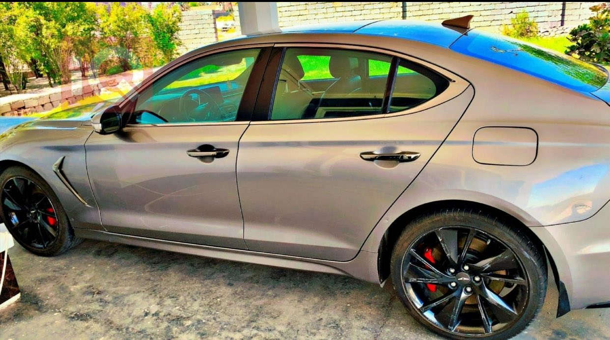 للبيع: Genesis G70 موديل 2021 –
3.3T

ماشيه : 82 ألف ميل 
رقم بغداد 
اللون: رصاصي مميز
الموقع: الأنبار
الوارد: أمريكي 🇺🇸
الحالة: نظيفة – استخدام شخصي

المحرك والأداء:
 • محرك V6 توين تيربو 3.3 لتر (3.3T)
 • أداء رياضي قوي وتسارع عالي
 • ناقل حركة أوتوماتيك 8 سرعات
 • ثبات ممتاز

المواصفات:
 • شاشة كبيرة + نظام ملاحة
 • كاميرا خلفية + حساسات أمامية وخلفية
 • تشغيل بصمة + دخول ذكي
 • مقاعد جلد (تدفئة وتبريد)
 • فتحة سقف
 • مثبت سرعة
 • نظام صوتي مميز
 • جنوط رياضية
 • إضاءة LED

أنظمة الأمان:
‏ • ABS + ESP
 • وسائد هوائية
 • نظام المحافظة على المسار
 • حساسات اصطدام

ملاحظات:
 • وارد أمريكي
 • فيها قطعتين صبغ
 • السيارة نظيفة 

السعر: 22,500$ (قابل للتفاوض)

📞 رقم: *********** او تواصل واتساب على نفس الرقم …
