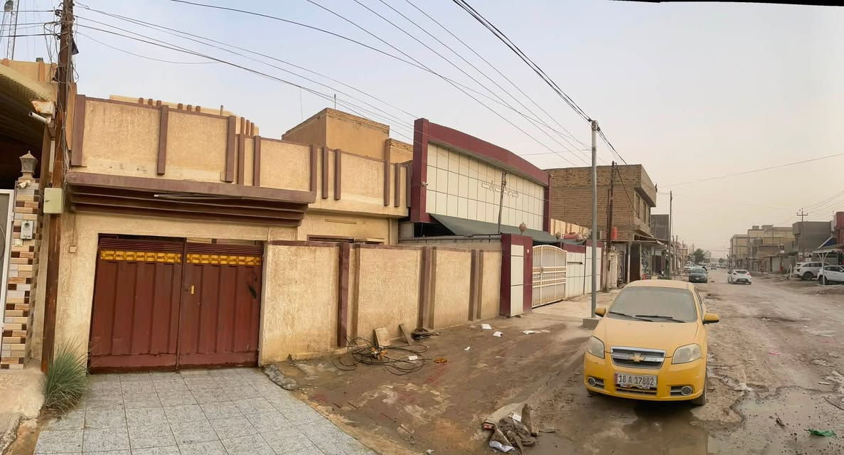 الدار للبيع
المساحة ٢٠٠ م طابو صرف خالي حالياً
٣ غرف نوم وصالة وهول وصحيات طابقين والدار جاهز للسكن
العنوان حلة مقابل المستشفى التركي شارع ابو النخلة عرض الشارع ٢٠ متر
للاستفسار ***********
