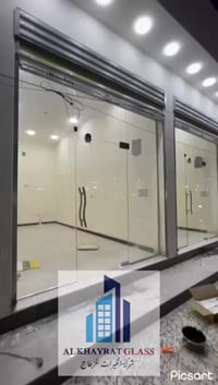 واجهات زجاجية 10 ملم بضمان حقيقي وتجهيز بسعر الجمله  07716777850