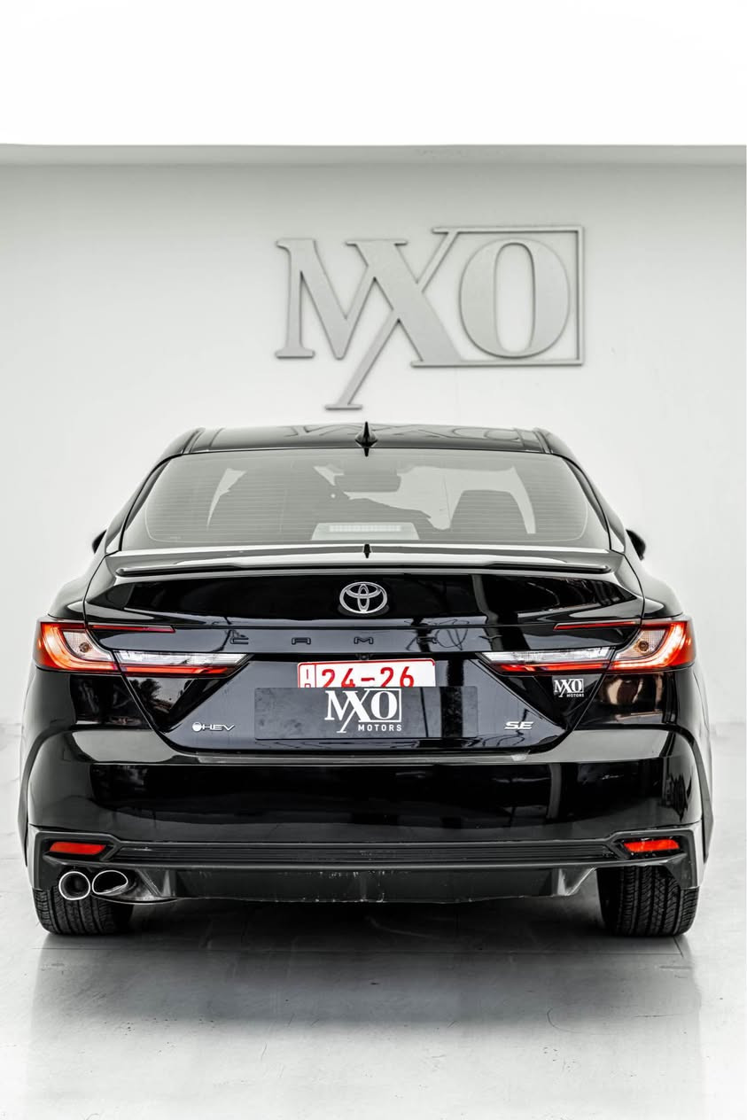 Toyota Camry 2025 SE
تويوتا كامري ٢٠٢٥
مواصفات SE شاشة كبيرة

مكينة ٤سلندر+هايبرد حجم ٢.٥لتر
ماشية 5,000 ميل و بحالة ممتازة 

السيارة بيها فقط تعديل بالجاملغ الخلفي بدون دواخل و ايرباك بدون صبغ نهائياً

رقم كاتي السيارة تترقم شمالي
سعر السيارة فقط 23,800$ دفترين و ثمانية و ثلاثين ورقة و بيها مجال للطيبين

السيارة موجودة ب دهوك ل اي استفسار اتصل علي الرقم
(***********) دهوك, العراق
