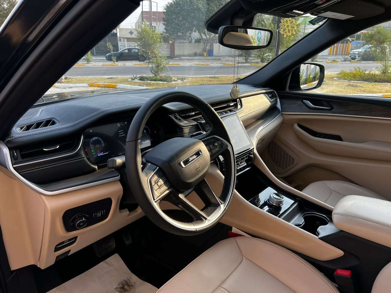 السلام عليكم

للبيع جيب موديل 2024

فول مواصفات حادثها جاملغ وبنيد وباب السايق مبدل اصلي نفس اللون

ماشية 7 الاف اخت الزيرو بوضع الشركة داخل عسلي 

مرقم بغداد بأسمي تحويل ثاني يوم

المواصفات :

بانوراما 
كشنات جلد وكهرباء
فور ويل
هاند بريك بصمة
مري قلاب 
رادارات امامي وجانبي
وباقي المواصفات المعروفة ب الفول
مكانها بغداد السيدية

350 ورقة بيهة مجال

للاستفسار
***********
