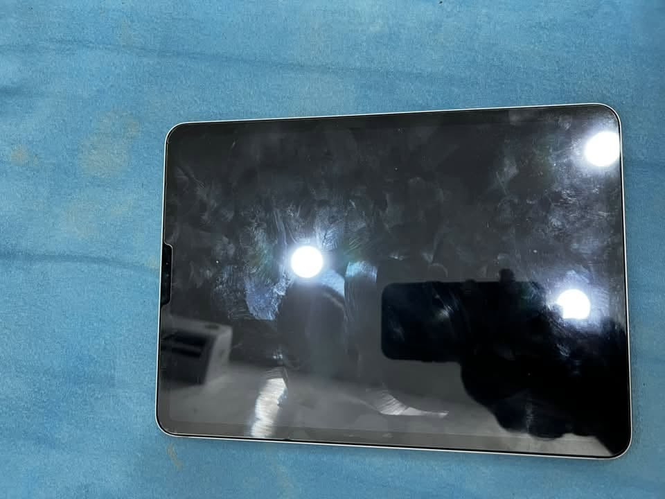 ايباد M4 للبيع 
نظافه 90‎%‎ استخدام قليل
التواصل ***********
