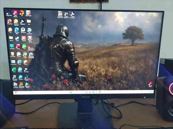 شاشة حاسوب من Asus 100hz دقة 1920x1080
جديدة 100% استعمال شهر واحد فقط 
السعر 110 
واتساب:***********
