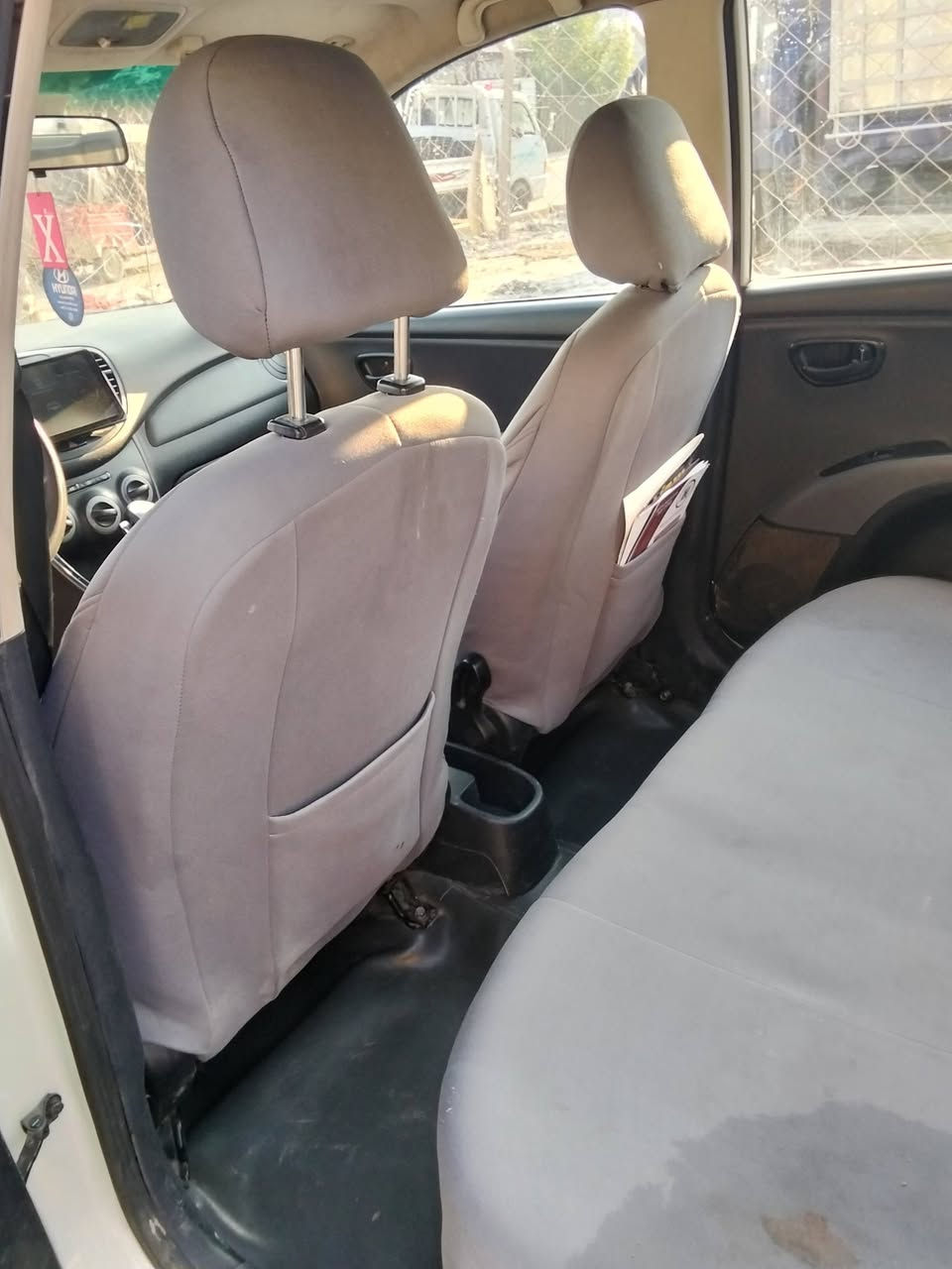 ✨🚗 للبيع هيونداي i10 – أنيقة، اقتصادية، وجاهزة فورًا 🚗✨

إذا تبحثين عن سيارة عملية، مريحة، وسهلة القيادة داخل المدينة
👉 هذه السيارة خيار مثالي 👌

🔹 النوع: هيونداي i10
🔹 سنة الصنع:2012
🔹 الممشى: 34,000 كم فقط
🔹 الحالة: نظيفة جدًا ✨ بدون أي نواقص
🔹 الاستخدام: خفيف ومعتنى بها

💖 مناسبة جدًا للنساء

حجم عملي وسهل الركن

قيادة ناعمة داخل الزحام

صرفية وقود قليلة

شكل أنيق ومريح للاستخدام اليومي

💰 السعر: 75 ورقة (قابل للتفاوض للجادين)
📍 الموقع: بغداد – العبيدي
📞 رقم التواصل: ***********

🔔 فرصة مميزة لسيارة نظيفة ونادرة بهذا الممشى

#هيونداي_i10
#سيارات_للبيع
#بيع_وشراء
#بغداد
#العبيدي
#سيارة_اقتصادية
#سيارة_للنساء
#سيارات_نظيفة
#فرصة_مميزة
#سيارات_العراق
