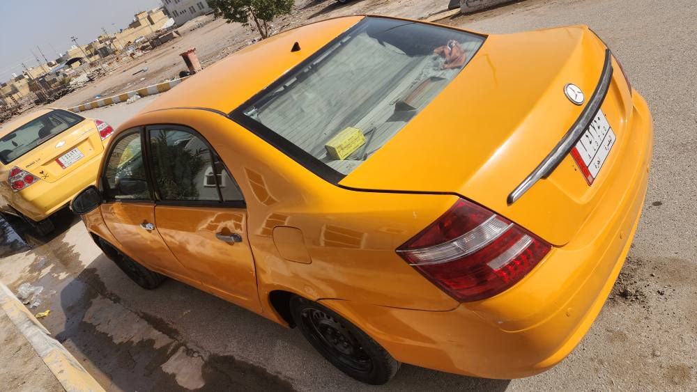 جلي موبل موديل 12 رقم بصره مشروع وطني سنويه لغاية 27 مصفره هيه وقرمات تحويل ثاني يوم  محرك بلاد بي ضعف  وكير جديد حداديه  توني شادا  و  مكفوله من الضربه  ول عيب الشرعي  مصبوقه جماليه فقط  سعر ٣٠ مكاني الناصرية مركز *********** ناصرية, ذي قار
