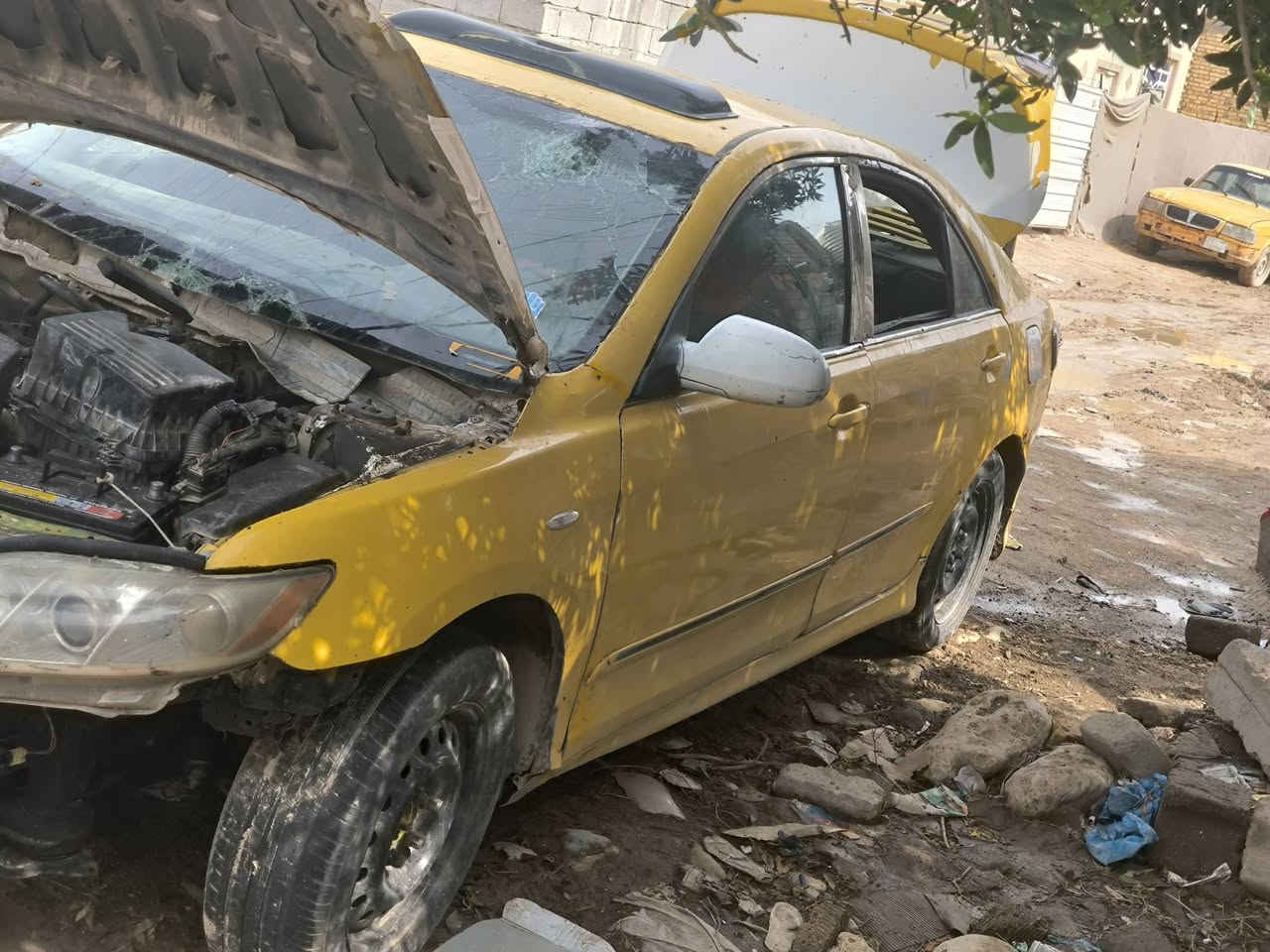 كامري 2009 سنويه صاقطه 21 تريد راعي أو بدون راعي سياره صارت بيهه ضربه وصلحتهه وضلت بيهه نواقص قليله وماعندي أصلح مكاني سوق الشيوخ سياره تشتغل بس تخربط من وره الشوته مكسره بريك فاكس يعني تحملهه بكرين السعر 25وبيهه مجال قليل ***********
