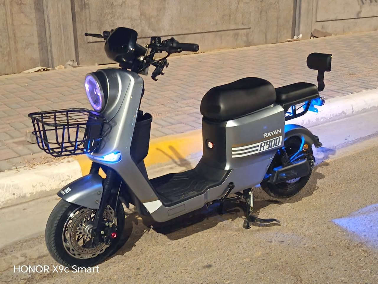 سلام عليكم اعاده نشر بسبب الوعود الكاذبه دراجه شحن R900 ريان لبيع  دراجه جديده صارله اقل شهر من طلعت من معرض بعدها زيروو
5بطاريات كبير حجم ملف 1400 سرعه 80 لايت زنون عالي ناصي بصمتين وسويجين بل بريك هايدروليك دسكات امامي خلفي مانع سرقه جهاز انذار قفل ستيرن تفحص وين ميعجبك مكاني كربلاء شارع الدره الجديد سعر 700 رقم *********** أكبر حجم دراجه
