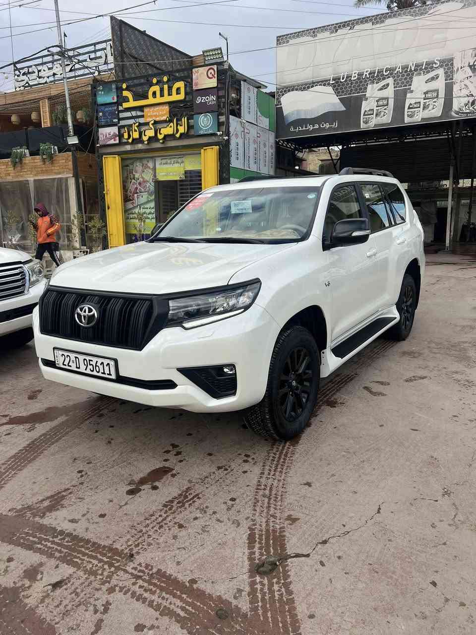 السلام عليكم للبيع لاند كروز برادو موديل 2023 شركت ساز ماشيه 21 الف فقط السياره بحالت الوكاله مكفوله كفاله عامه من كلشي رقم اربيل مكانها بغداد 
السعر ب 485 وبيها مجال 
رقم التليفون ***********
