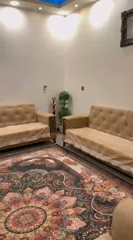 السلام عليكم
مشتمل للبيع زراعي بالزراعي اللي خلف اسواق جدو اللي بنهاية شارع الضغط في ابو دشير مساحتها 100م ركن مربعه الواجهه 10 متر والنزال 10 متر طابق واحد بناء حديث

تحتوى الدار على مدخلين استقبال وحولي كبير بيه المطبخ وصحيات وغرفة نوم واحدة ومنور وبيتونه

والدار نظيفه جدا ومثل ما موضح بالصور والفيديو المنشور

للاستفسار عن السعر الخاص مفتوح

للاتصال *********** او ***********

لرؤية منشوراتي اكتب دلالية ابو كرار الشويلي للعقار وراح تشوف كل شي موجود واي شي يعجبك راسلني عليه وتدلل وانا بخدمتك ومستعدين لعرض عقاراتكم لدينا اتصل بنا واتس اب او ماسنجر وبالخدمه
