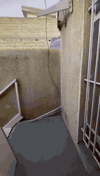 للايجار غرفتين وصاله ومطبخ وخدمات بشارع ابو طياره 07712054999