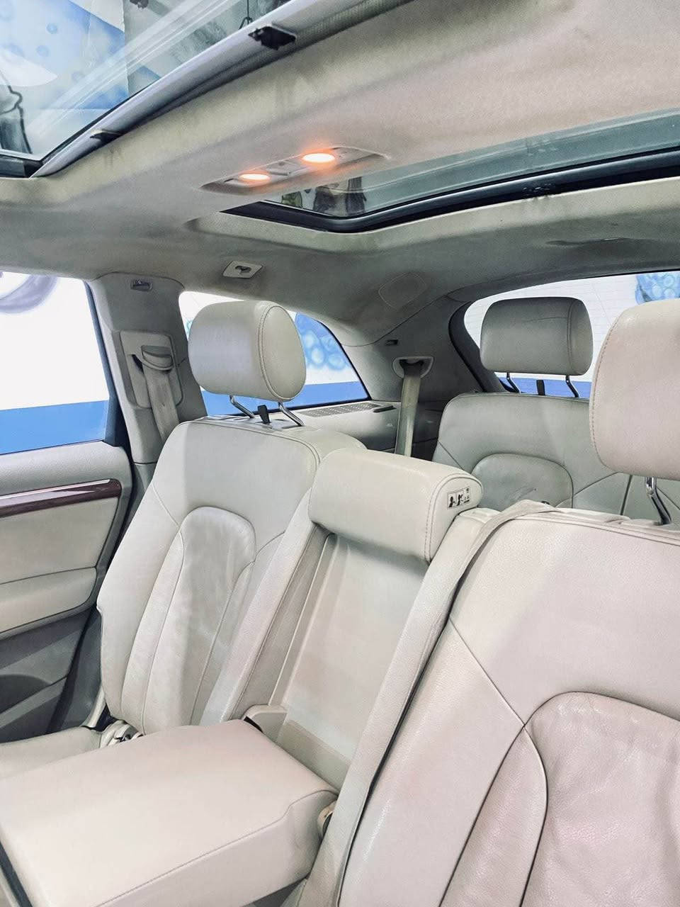 اودي موديل 2007 للبيع و المراوس 
سيارة تجي فول فول ١/١ 
كشنات كهربايي و جلد و تدفية و تبريد 
دبل بانوراما تحكمات كامل 
محرك و كير بشرط 
محرك 6 سلندر تنفس طبيعي بدون تيربو بدون سوبر مرغوب
بدون اي ضربة قطعتين و نص فقط بخ اثار جراد
رقم دولي جديد طخم تاير و صدر جديد
سعر فقط 87 ورقة و مجال بسيط
موبايل :*********** فايبر واتس اب
مكاني قظاء عقرة بين دهوك و اربيل دهوك, العراق
