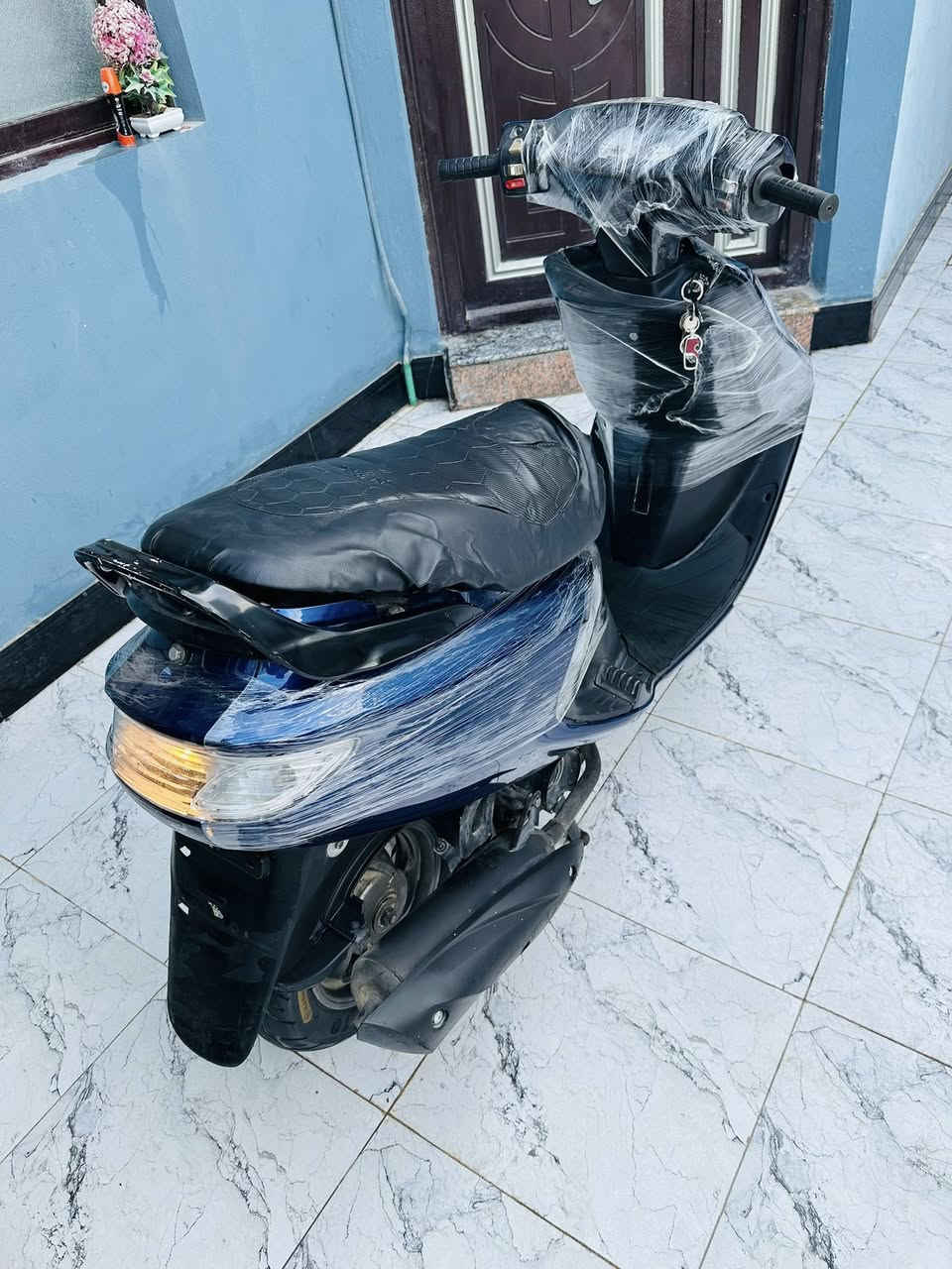 السلام عليكم
دراجة فراشة للبيع نكره سلف وهندر وكهربائيات لايت زنون وأشاير وهورن كلشي شغال مرتبة ونظيفة الدراجة 

سعرها 450 وبيها مجال بسيط 

مكاني نجف 

للاستفسار مراسلة الصفحة او الاتصال على الرقم 

***********
