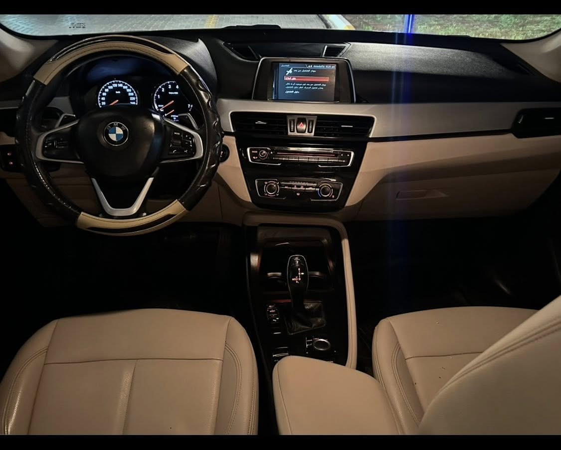 مرحبا حبايبي هاي BMW X1 خليجي السياره جديده جدا استعمال شخصي وقتصاديه وبرغي ما مفتوح بيهة عل وضع الشركه مكينه ٢٠٠٠تيربو احله مكينه المواصفات فول من عدا الفتحه يعني اهواي مواصفات وبسعر مناسب جدا بيهة شخط بل باب وجاملغ الخلفي وصبغتهن وعندي صور الشهط قبل لا اصبغ 
الموديل ٢٠١٩ المشي ١٠٠ الف الهاتف ***********
