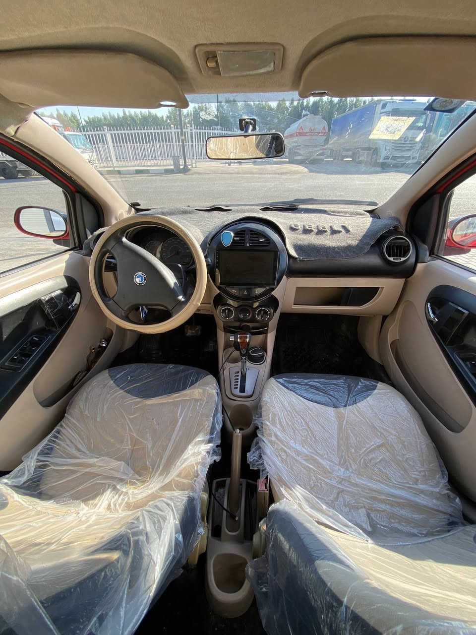 سلام عليكم اخوان اخواتي باندا موديل 2013 جديده معنه كلمه ستخدام شخصي فلس احمر ما تصرف عليه سياره مغلفه تغليف درجه اولى شادله ثلاث ٣ شاشات اصلي 
سياره بسمي ومشروع وطني رقم جديده وهز جديده 
ملاحظه مستعجل عل بيع كلش 
مكاني بغداد دوره *********** 
سعر 52وبيه مجال
