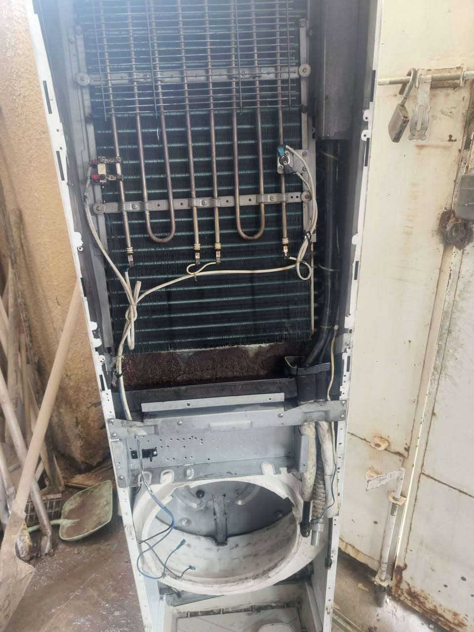 إذا تريد شغل سبلت مرتب ونظيف وبأسعار مناسبة  🔧❄️
كادر فريق المهندسين من الشباب المعروفين بالشغل النظيف والترتيب والدقة 👌
الخدمات تشمل:
• نصب السبالت
• الصيانة والتصليح
• الغسل والتنظيف
• شحن الغاز
• فتح ونقل السبالت 

📞 للاستفسار والحجز:
ابو احمد ***********
احمد ***********
