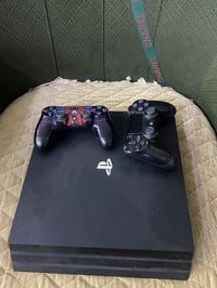 بلي 4 برو واحد تيره مهكر  السعر 300 07716135382