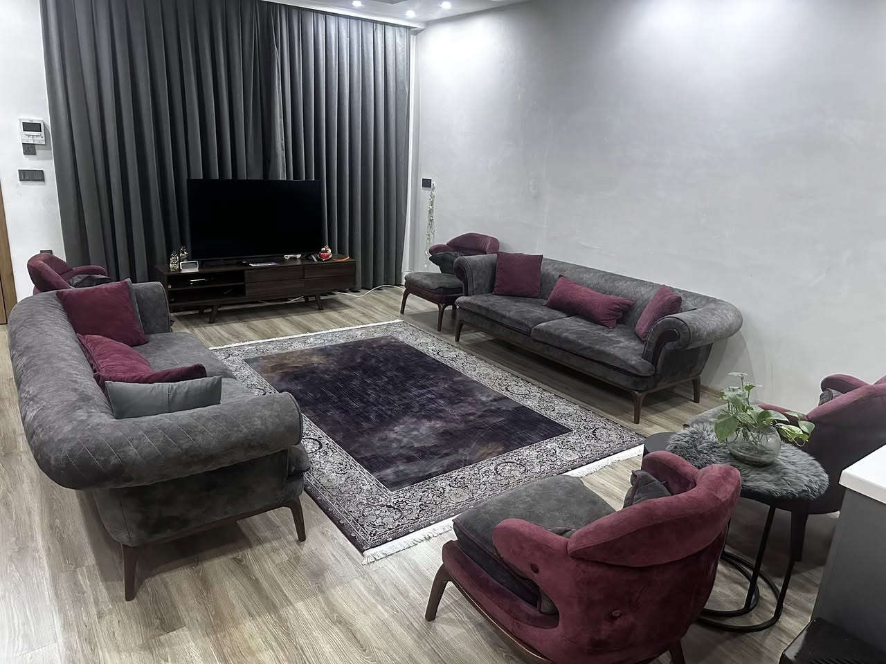 قنفة تركي مستعمل حالة جيدجدا سعرها 500000 دينار مكان اربيل  رقم تلفون ***********
