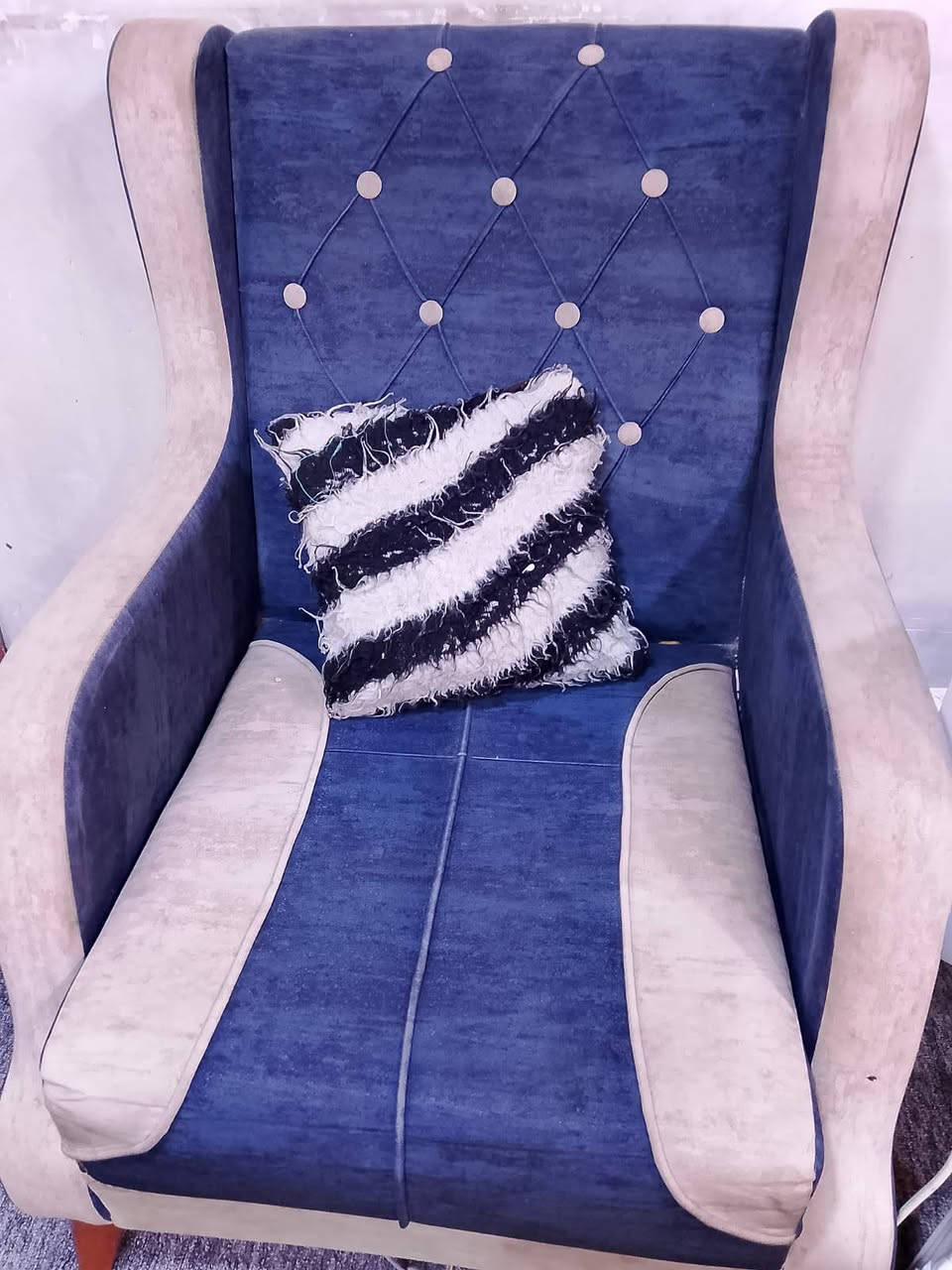 تخم للبيع ١٠ مقاعد سعرة ٢٥٠ قفل الشراي يتفضل خاص والي عندة غراض يدزهن خاص ابيعة ت


**إذا كنت صاحب هذا الإعلان وتريد حذفه لأي سبب، رجاءا أرسل رسالة إلى الدعم الفني**