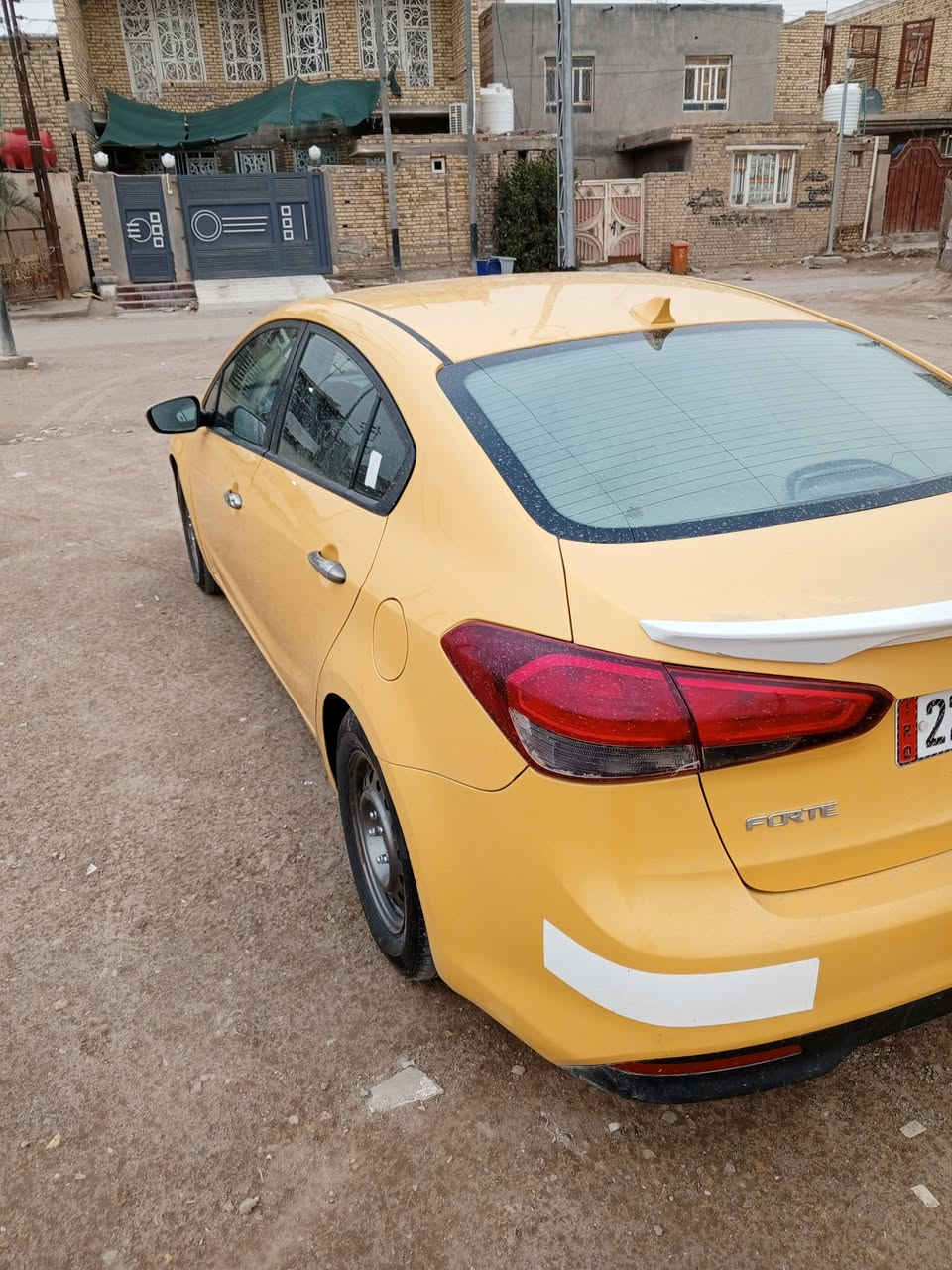 سلام عليكم 
للبيع 
فورتي موديل 17 امريكي محركها 2000 دوش سياره جديده وجاهزة للخير 
مكينه كير تخم تاير باتري لايت زنون دوشمه جديده بسمي مصفره خط بحث مرور 
ظربتها جاملغ وبنيد بس كفرات ماعابر 
مكاني شطره سياره احلا من الصوره 
تصال ***********
