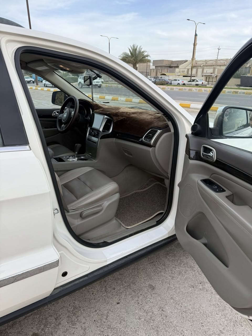 السلام عليكم
 جيب لاريدو امريكي موديل ١٢ داخله كلين سيارة جديدة محرك بدلته مال كصه قبل سبوع صدر جديد بدلته خلفي وامامي لايت زنون اصلي بيها باب صبغ وشويه جوة التريايش مال البوب مو دعم مجرد شخوط عارضها١٥٨  سعر مناسب جداً رقم بغداد انكليزي 

‭٠٧٨١ ٦١٥ ٨٢٨٥‬
