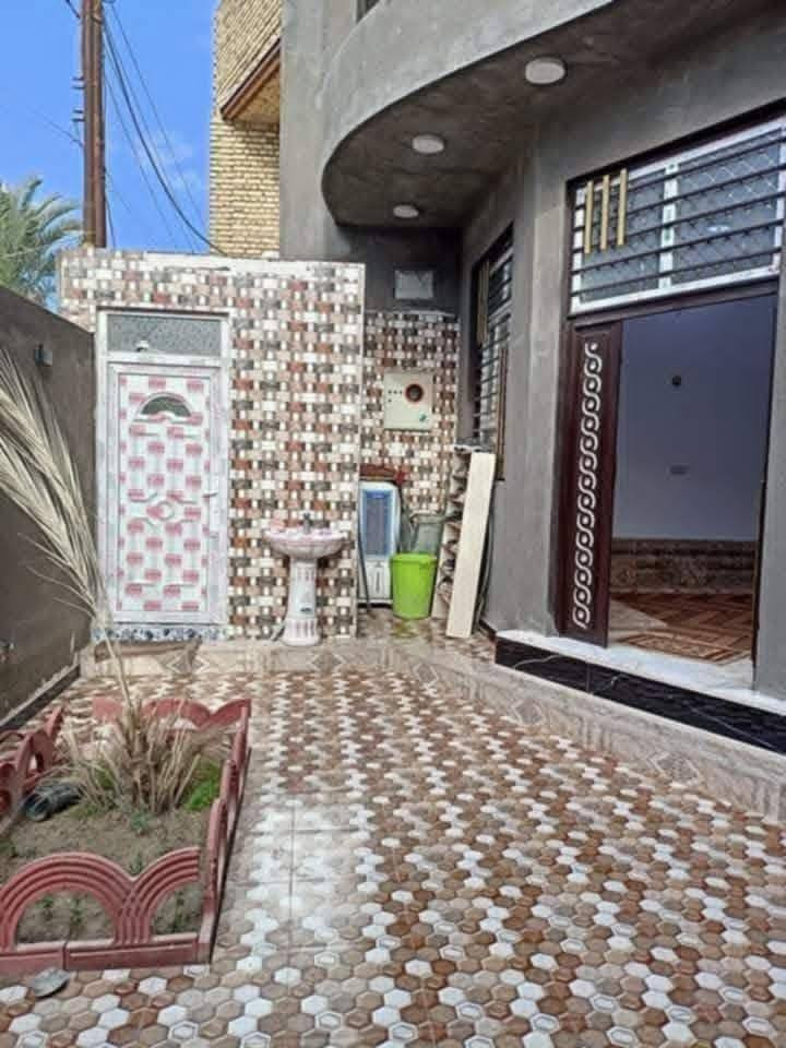 ناصريه الصالحية شارع ابراهيم الخليل رابع بيت عن الشارع الرئيسي الأرضي غرفتين وصاله ومطبخ واستقبال و صحيات خارجيه وداخليه مناور ٢.
مساحة البيت ٢٠٠ متر 
حديقة من ضمن البيت
بناء حديث ٢٠٢٣ 
كاونتر مفصل عل مطبخ
خزان ٢٠٠٠ لتر
ماطور ماء
سخانين
منظومة كامرات ***********🌷💦
اي عقار عدكم للبيع يرجاء مراسلة صفحه
او مراسلتنا على الوتساب🌼https://chat.whatsapp.com/LQRKo8Jir4V5tmty31u8yW ناصرية, ذي قار
