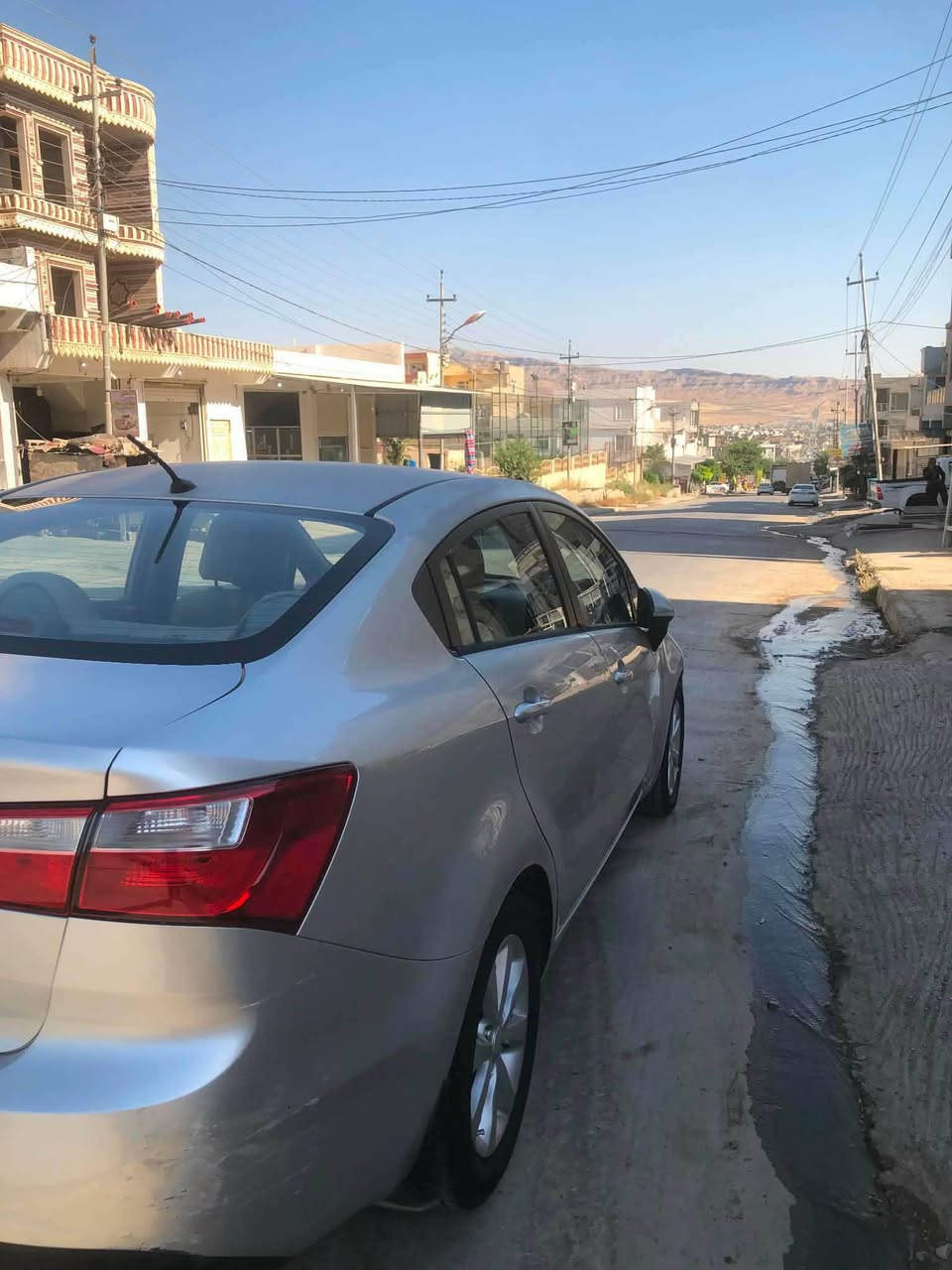 کیا ڕیۆ ٢٠١٥ خەلیجی سلڤەر
دوو پارچەی بۆیاخە بێناوگرتن بێ ئێرباگ
دەرگای سایەق 
چاملغی لای سەکن 
بۆنیتەکەی کاڵ بونەوەی ھەیە 
سەیارەیەکی توندو تۆڵە 
١٩٤ ڕۆیشتوە
نرخی ٨٦ وەرەقەو کەمێک مەجال
شوێن ... تەق تەق 
ژمارەی موبایل 
*********** كويسينجاك, أربيل
