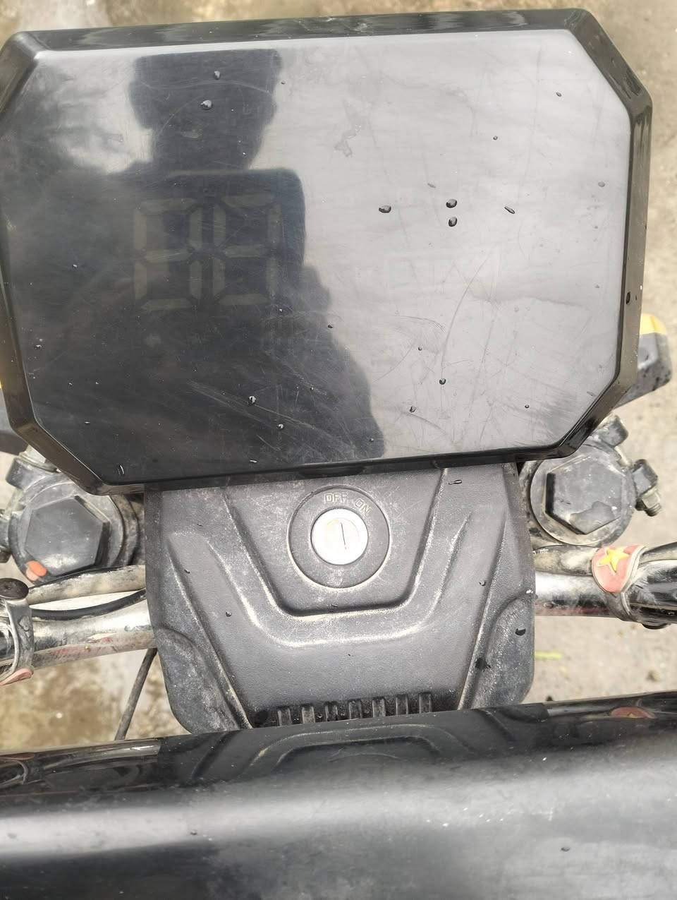 ستوته شحن ٢٦ شغاله كامله  بطارياتها دبل كبار ب 1,400 وبيها مجال 
  
***********  او ***********
