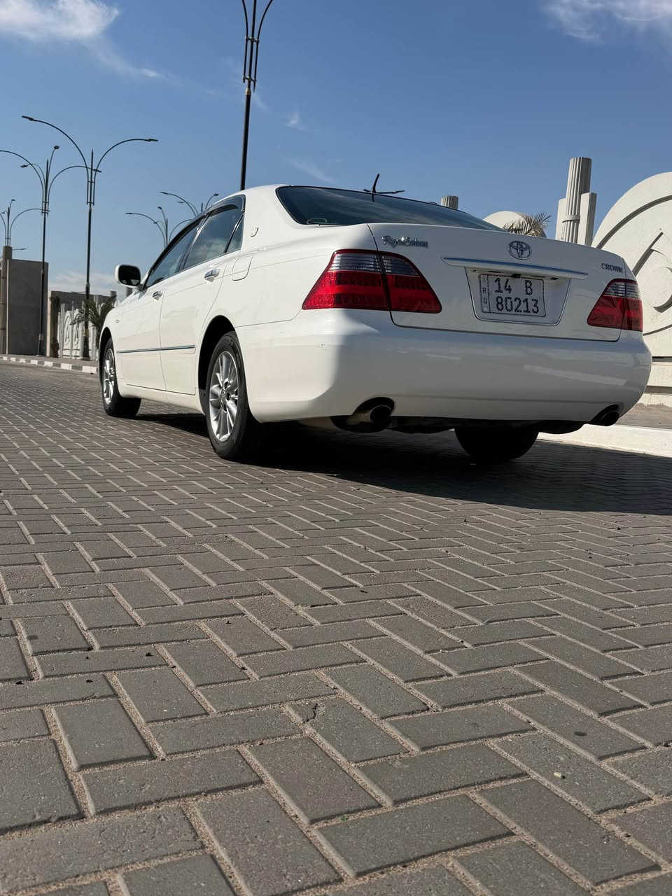 السلام عليكم 

تويوتا كراون ( شاهينه )
موديل 2006
شاصي "180"
السياره قرار 48 (بصره 14 B)
السياره هزه جديده رقم دولي الارقام قبل اربع ايام شادهن 
السياره كفاله عامه دخول جديد

المواصفات*
محرك 3000 "6 سلندر V6"
تبريد قطعتين 
6 بصمات 
إشارة ترحيب عند الاقتراب
مري شفط 
مثبت سرعة 
لايت دوار كهربائي
كاميرا خلفية بلاد دوار 
كشنات كهرباء 
ويل كب نفطي جديد 
3 دگم 
نظام (VSC+TRC )
مانع انزلاق ABS 
شاشة + ملاحة 
جام 4 اوتو 
باتري جديد 
تخم تاير جديد 
نظام صوتي استريو 
السعر (165) مكان السياره بصره 
للاستفسار *********** البصرة, العراق
