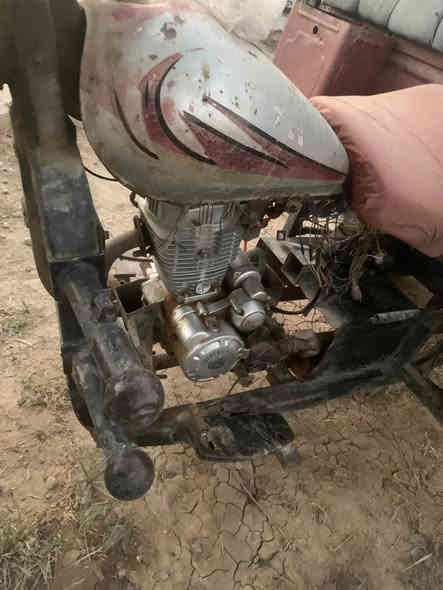 سلام عليكم للبيع مكاني ناحيه النيل ستوته نضيفه محمركه نضيف سعر 200 كلك . ***********
