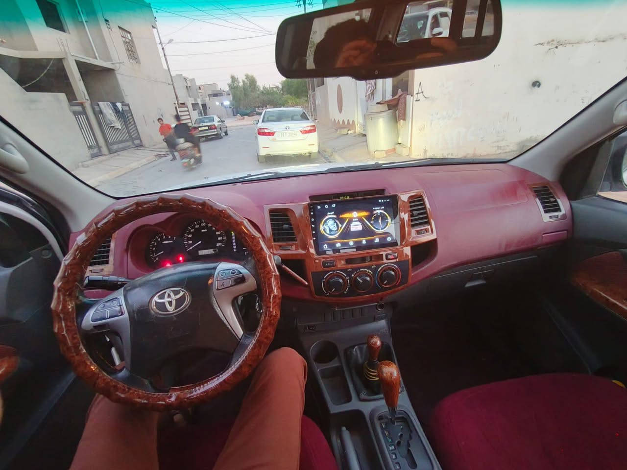 السلام عليكم انا مكلف بنشر  للبيع هايلوكس موديل ٢٠١٢ السياره ع وضع الشركة محرك وكير شرط الرقم بغداد دولي تحويل ثاني يوم ماشيه ٢٠٠ كير اوتوماتيك السياره خير من الله جديده،،،،، السعر 195$وبيه مجال  *********** 🌹 كركوك الحي العسكري،، ضرر باب خلفي
