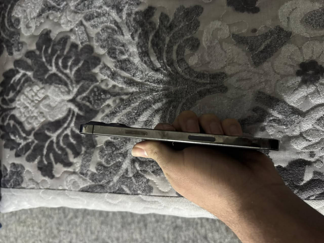 سلام عليكم نطيحه ايفون 📲 13برو ماكس ذاكره 256 بطاريه مبدله او شاشه مبدله نوعيه فولللل سعر 350قفل. عنوان بغداد بوب شام رقم الهاتف ***********
