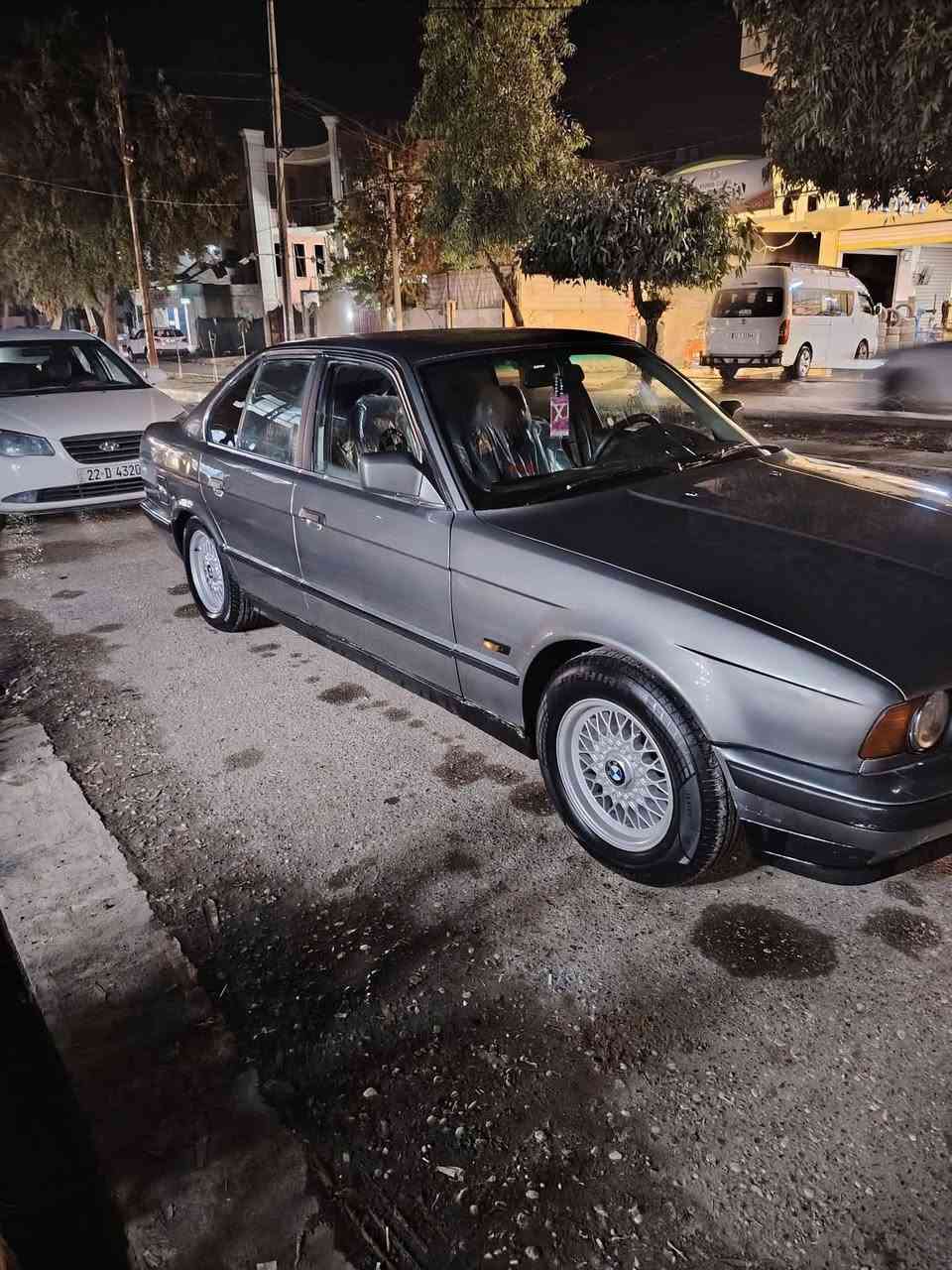 ب ام525البيع سعرها 42 روقه وبيها مجال 
سياره  فول  اللون رصاصي موديل 1988 وضع شركه مصبوغه عام جماليه بدون اي حادث شرط تبريد  طخم امامي خلفي  جديد داخل نظيف كشنات  جلد محرك فل رقم نينوى اجنبي  اني الشرعي  شرط التحويل تاريرات جديده  كير اوتوماتيك بكان سيارة موصل السعر42ورقه وبيها مجال الاتصال على الرقم التالي *********** ***********
